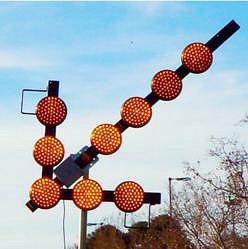 FLECHAS VIALES 9 OPTICAS DE 61 LEDS 12VCC